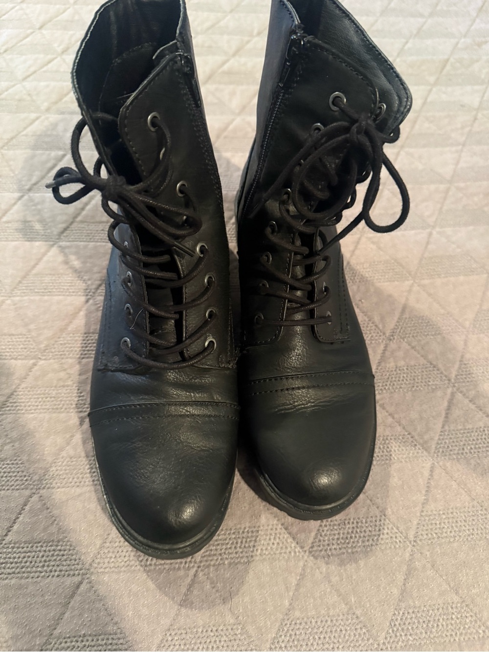 Universal Thread Women's Black Lace-Up Combat Boots - Classic Style